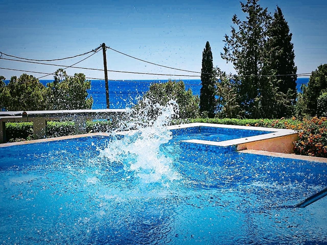 Villa Costamare - Enjoy Lazy Days On The Private Pool-Jacuzzi Pefki  Экстерьер фото